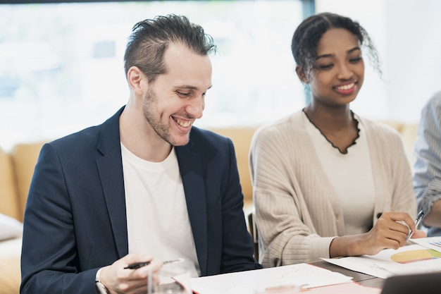 Treinamento em alfabetização monetária e hábitos de consumo responsável