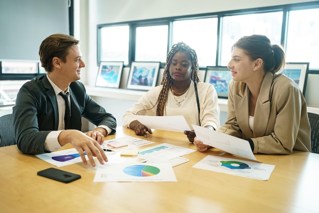 Conceitos de educação financeira e planejamento de orçamento pessoal